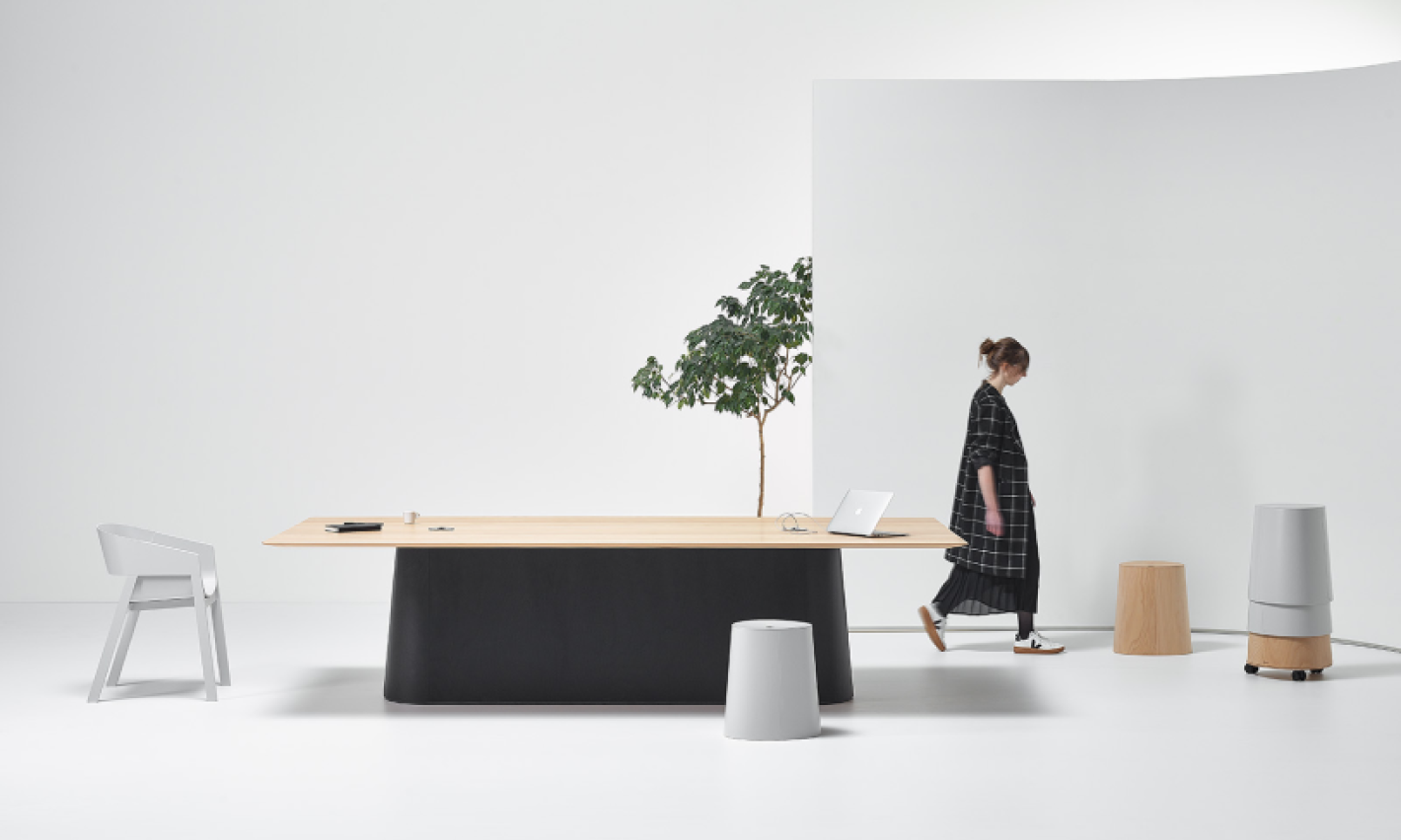 P.O.V. 467_beech table top_base B123_lacquer_150x300cm_chamfer edge_P.O.V. stools beech natural oil_P.O.V 1 (1)
