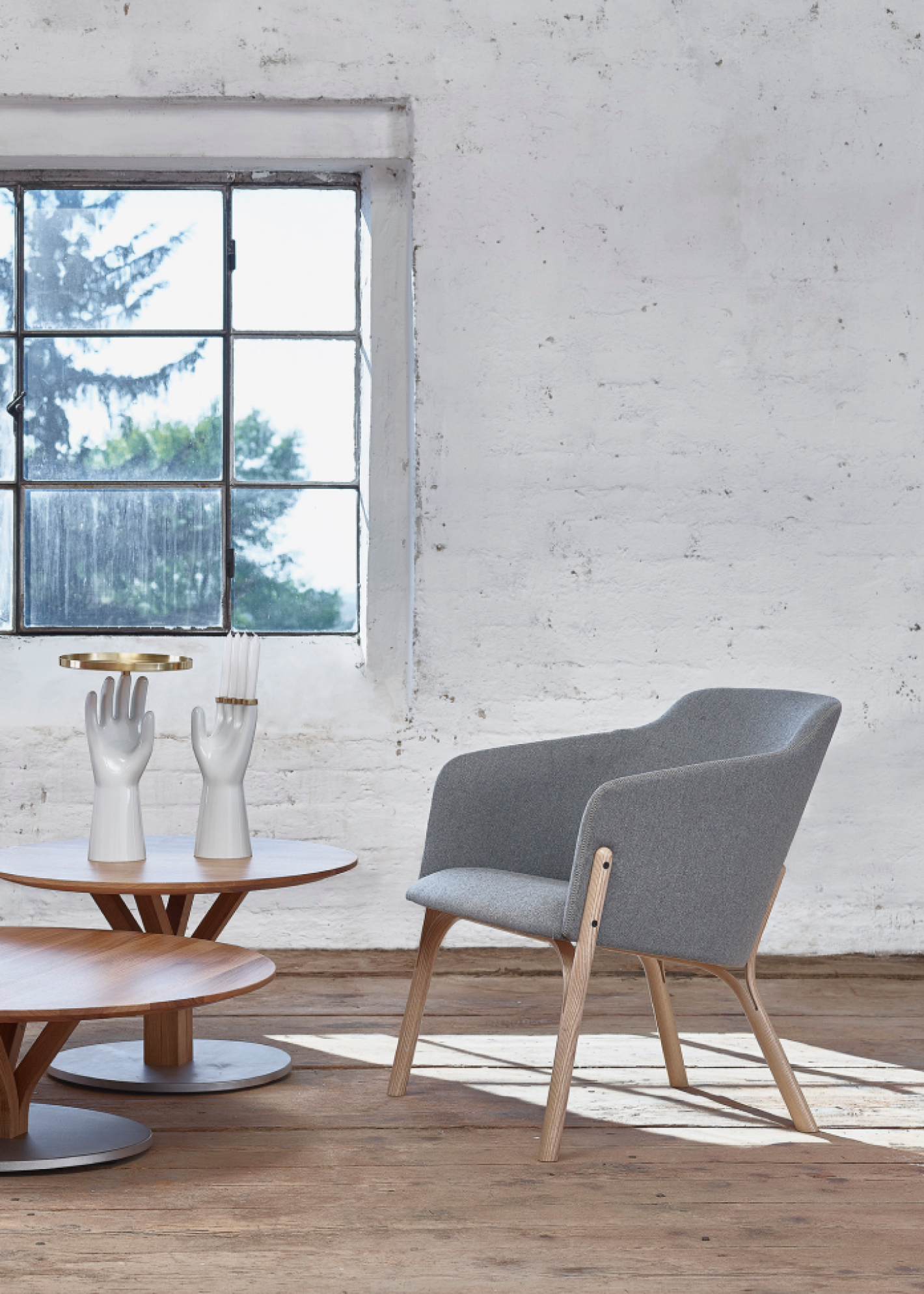P.O.V. 467_beech table top_base B123_lacquer_150x300cm_chamfer edge_P.O.V. stools beech natural oil_P.O.V 2