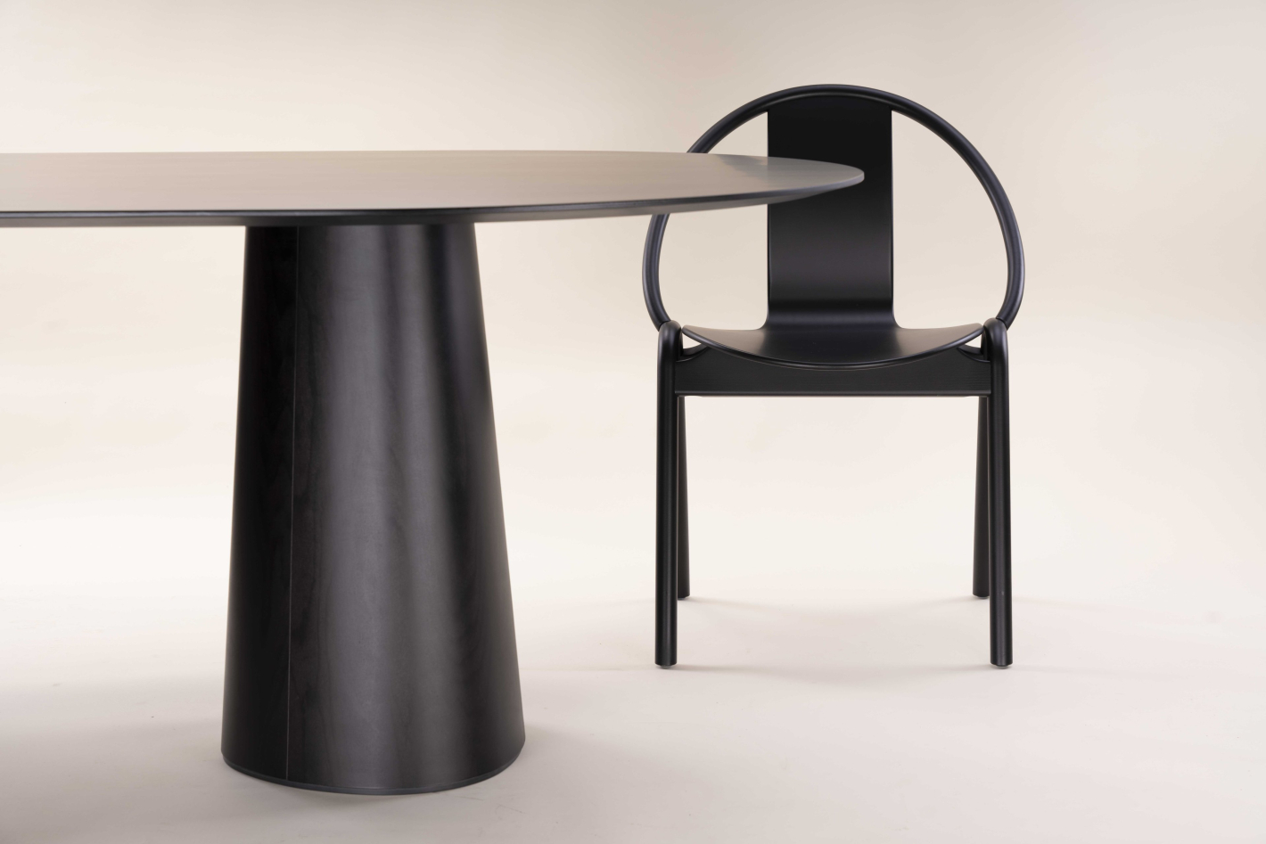 Again-chair-POV-table
