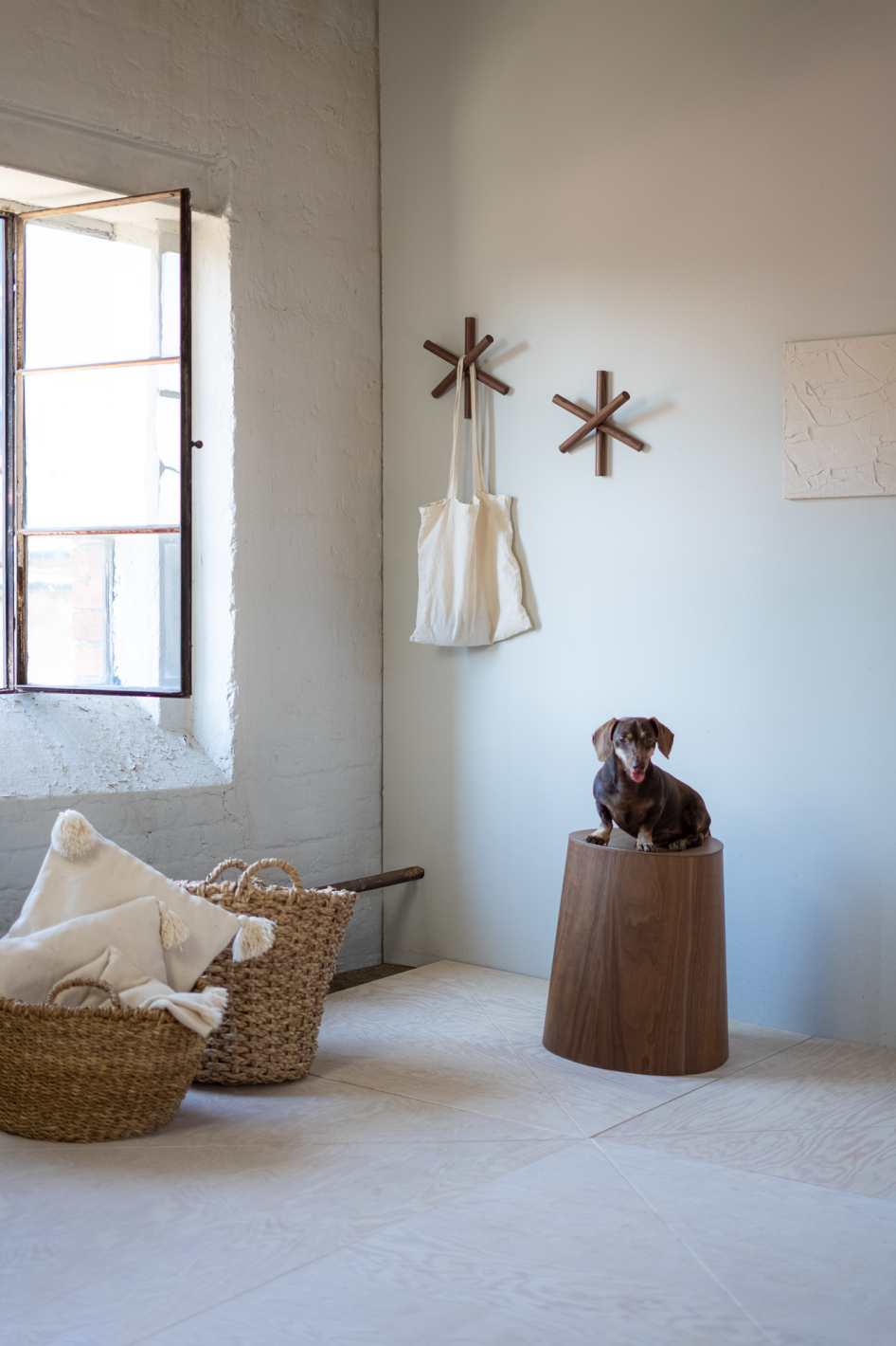 Logs-coat-hook-Ton-design-1
